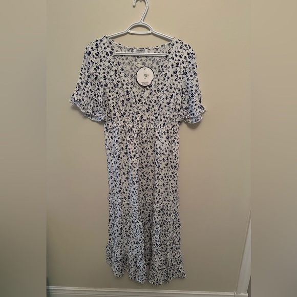 Non Maternity, but Maternity Friendly Foral Dress - Picture 2 of 3